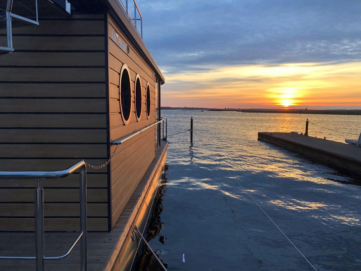Hausboot Fjord Lacerta Mit Dachterrasse In Wendtorf Exteriör bild