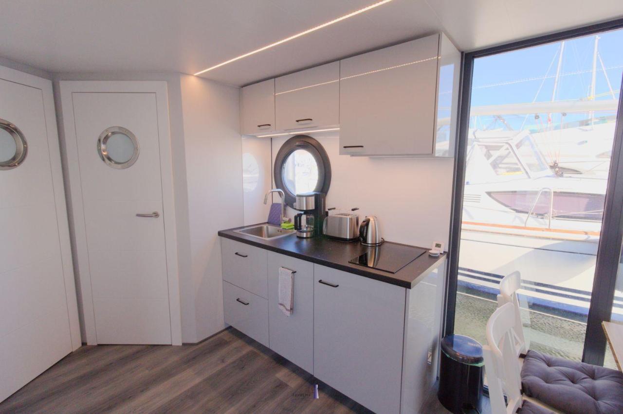 Hausboot Fjord Lacerta Mit Dachterrasse In Wendtorf Exteriör bild