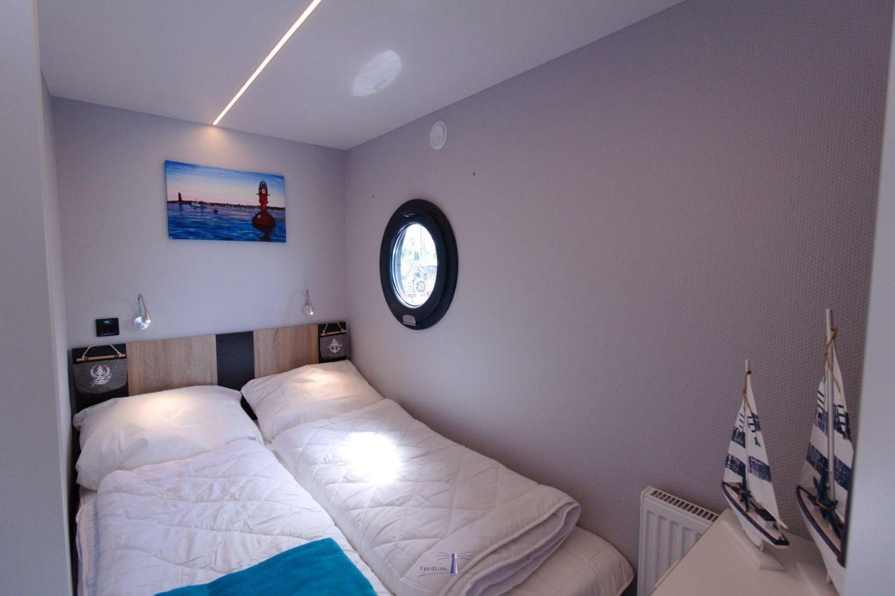 Hausboot Fjord Lacerta Mit Dachterrasse In Wendtorf Exteriör bild