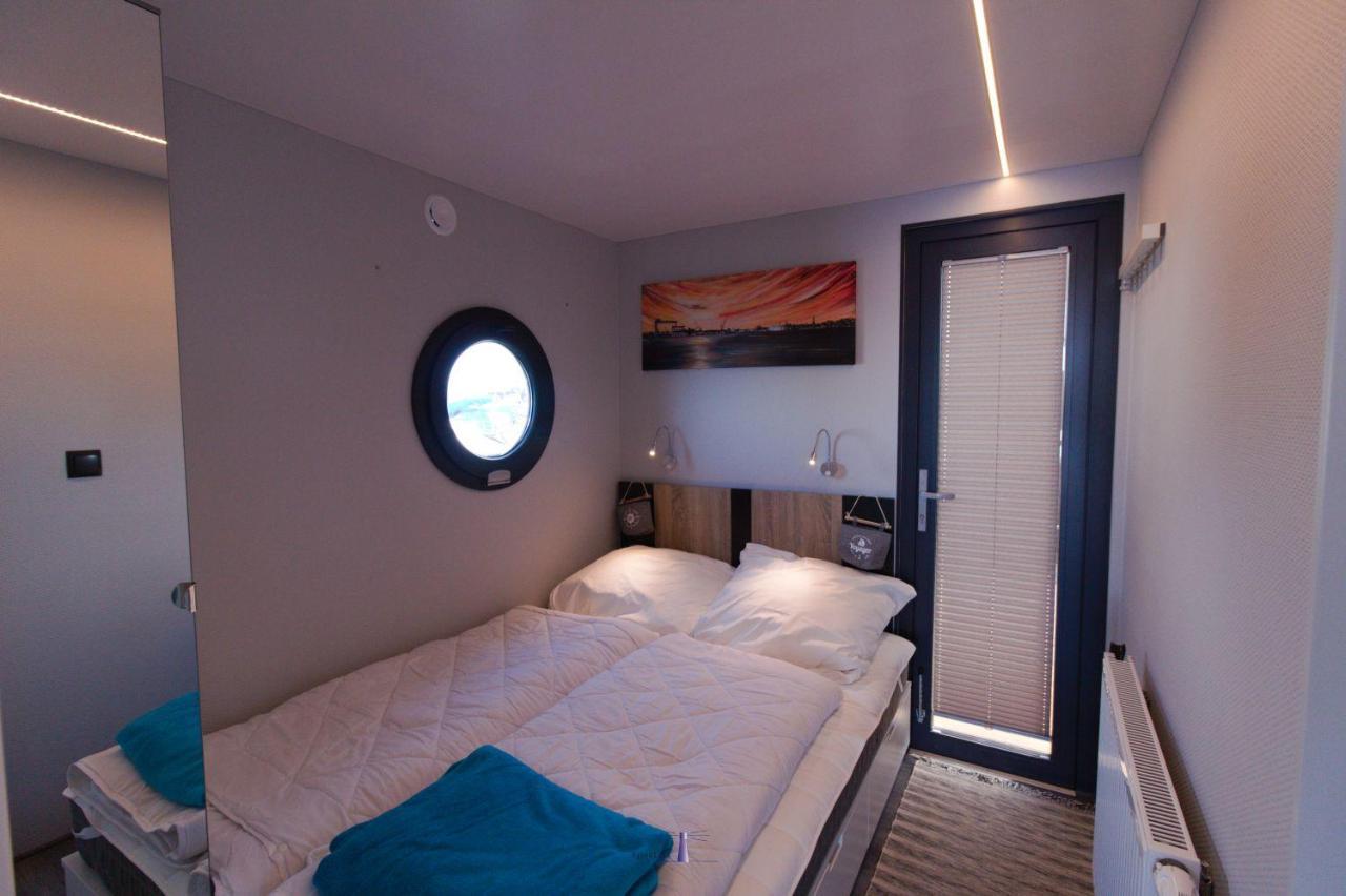 Hausboot Fjord Lacerta Mit Dachterrasse In Wendtorf Exteriör bild