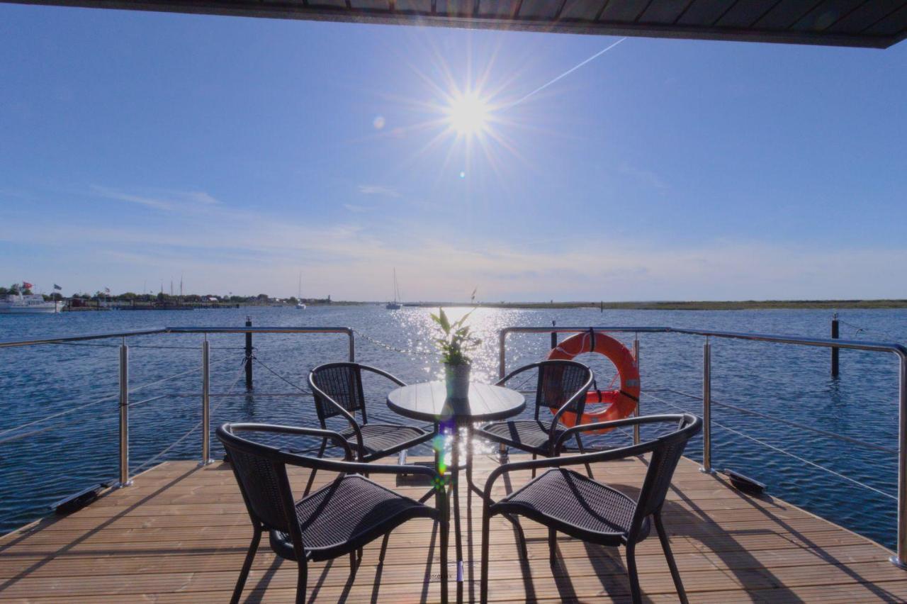 Hausboot Fjord Lacerta Mit Dachterrasse In Wendtorf Exteriör bild